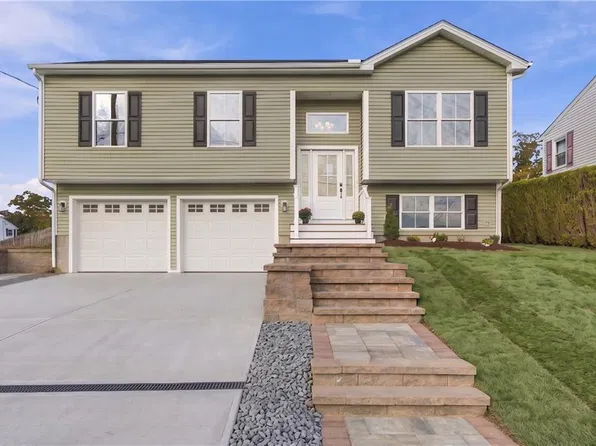 36 Vineyard Ave, Cumberland, RI 02864