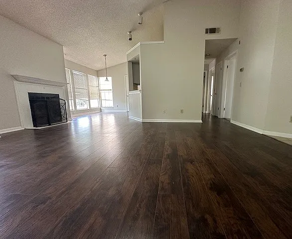 2 bed, 1170 sqft, $1,550 — Photo 4