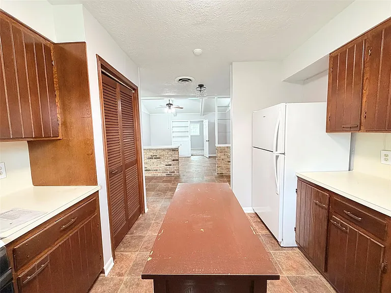 20729 Canterbury Rd — Photo 7