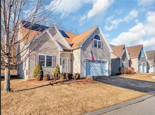 9 Steinbeck St, Tyngsboro, MA 01879
