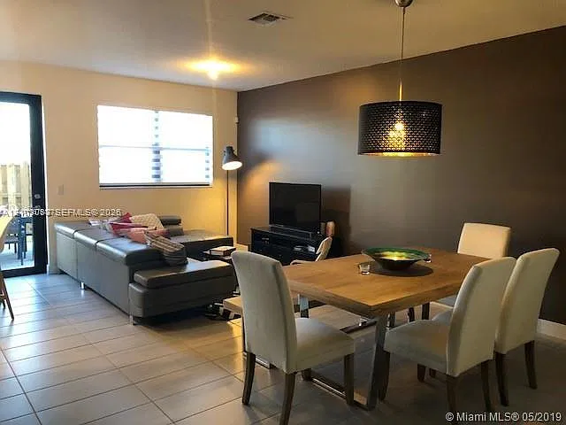 10552 NW 78th Ter — Photo 4