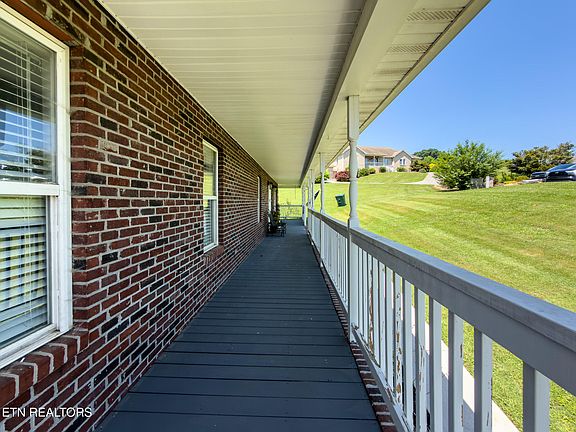 4th image of 185 Hillview Ln