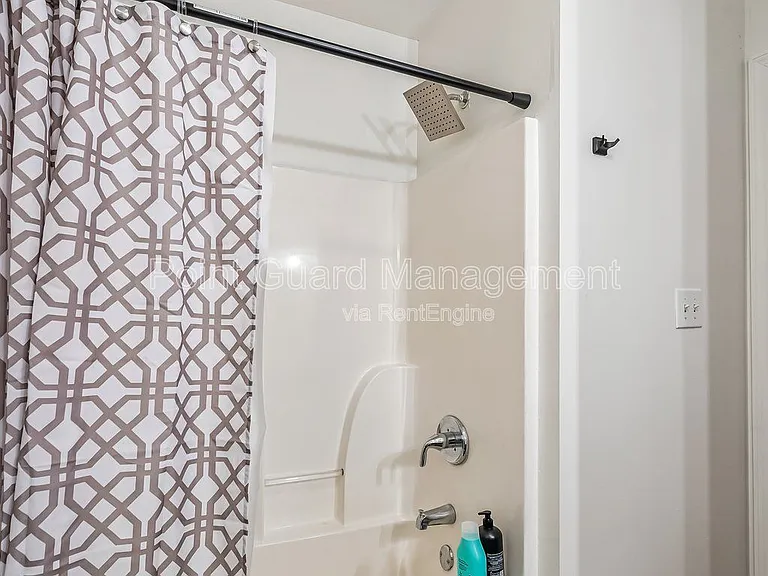 321 W South Ave — Photo 42