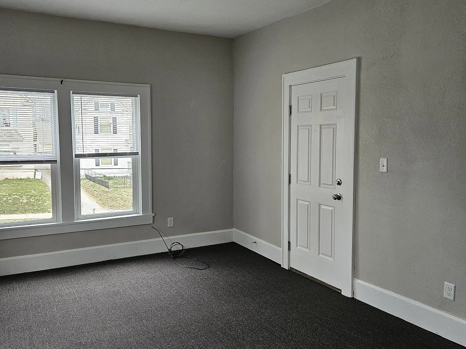 421 N Spring St — Photo 2