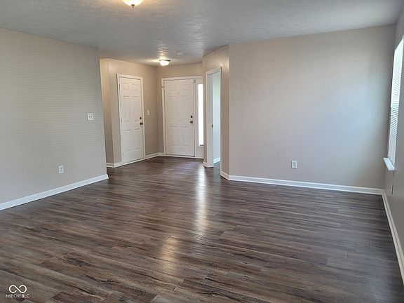 3rd image of 612 Breakers Ln