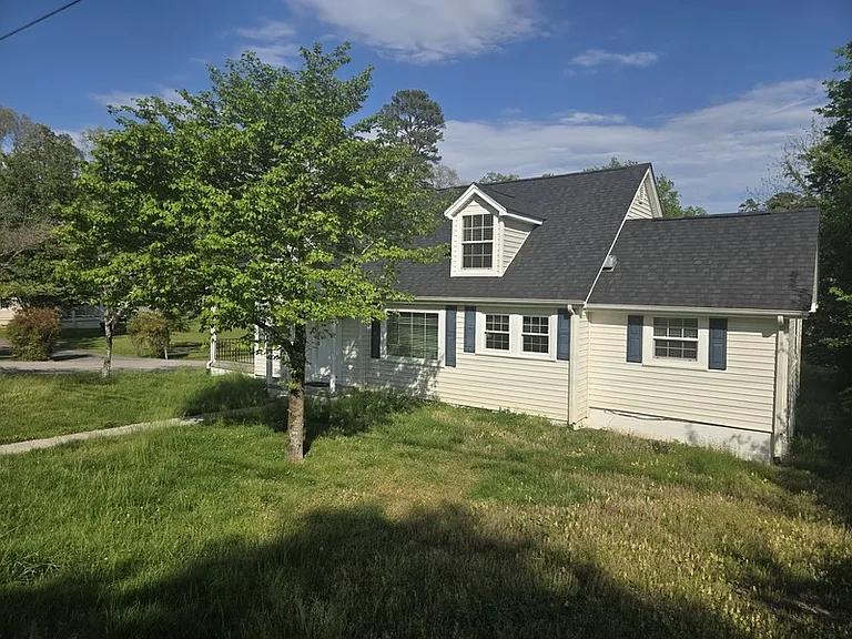 4094 University Dr #B — Photo 1