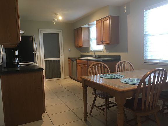 4th image of 22 Longfellow Cir