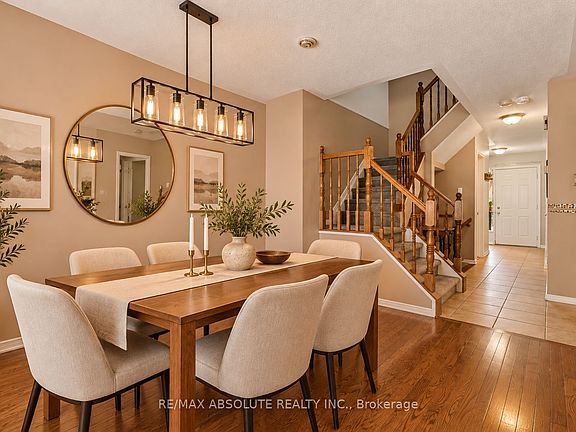 3rd image of 42 Roblyn Way
