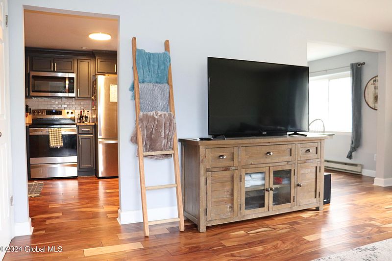 5th image of 6B Woodbine Drive