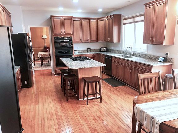2nd image of 2989 Crestwood Ct