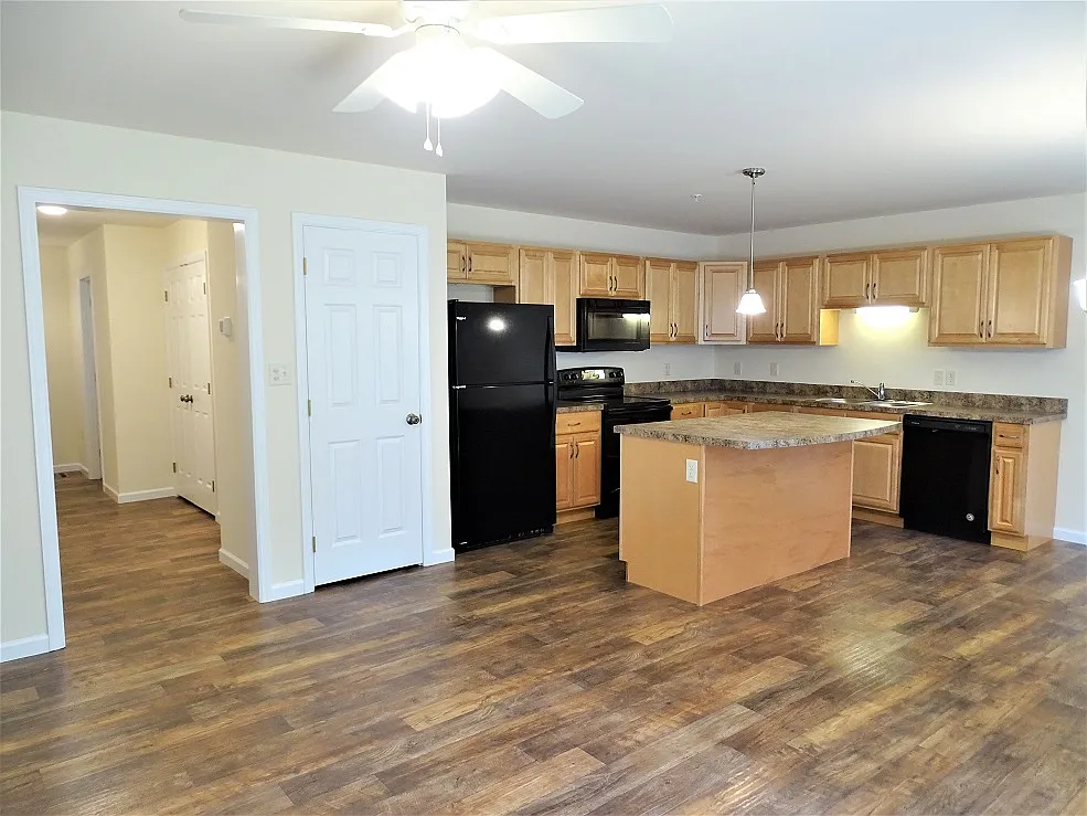 3 bed, 2.5 bath, 1524 sqft, $1,895 — Photo 2