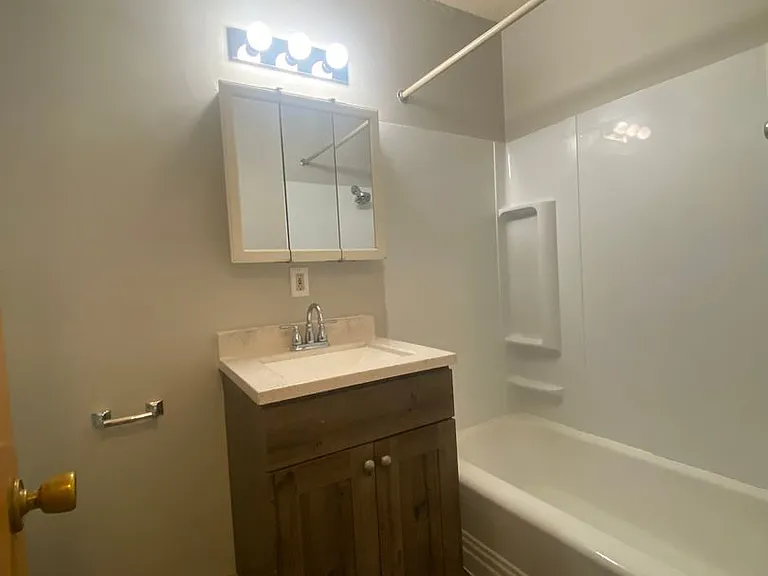 Ashworth Apartments — Photo 16
