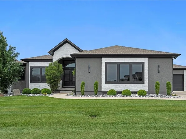 3112 NE Legacy Wood Dr, Lees Summit, MO 64086