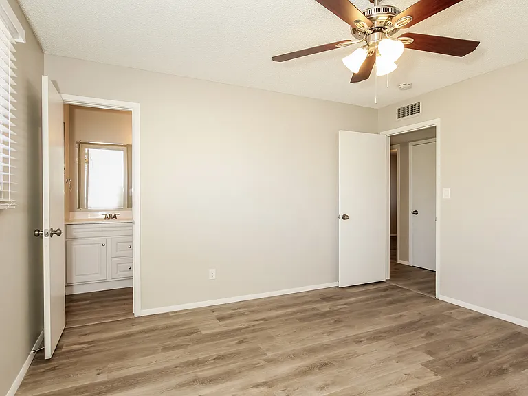 624 E Malibu Dr — Photo 11