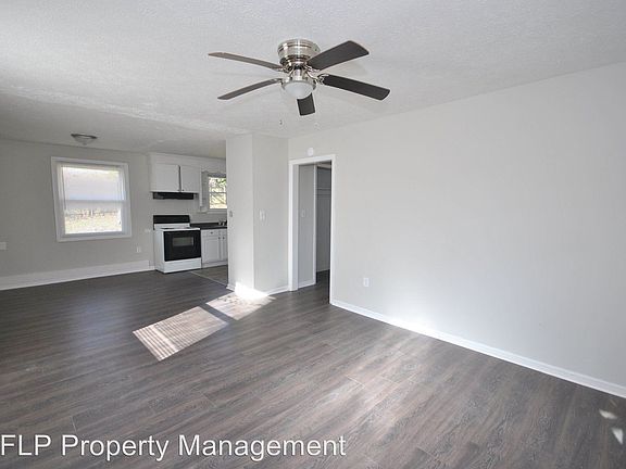 2nd image of 146A S Oak Dr