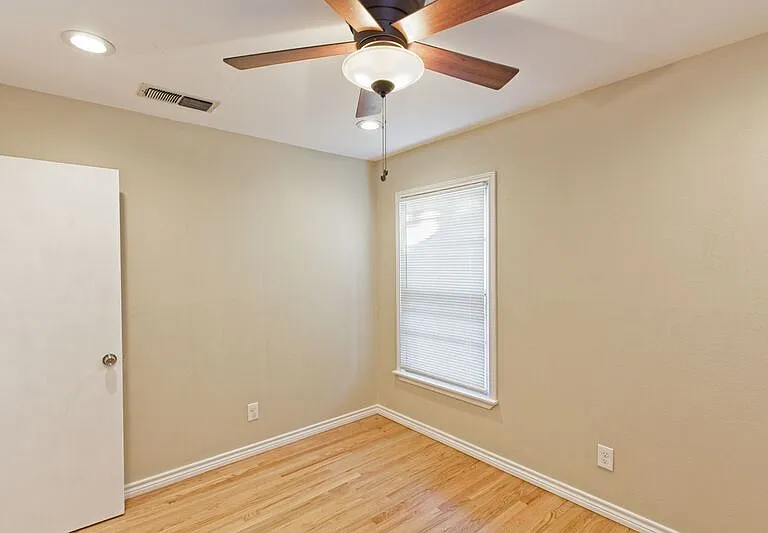802 22nd St — Photo 31