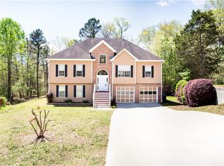 1208 Fly Rod Ln, Loganville, GA 30052