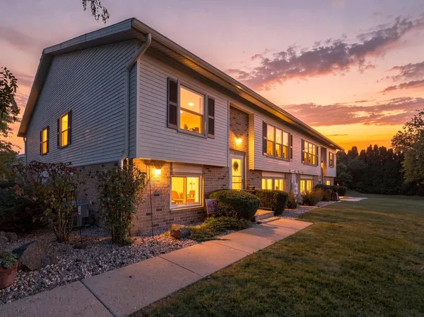 10248 W Parkedge CIRCLE, Franklin, WI 53132