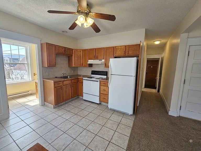 281 E Main St #5 — Photo 2