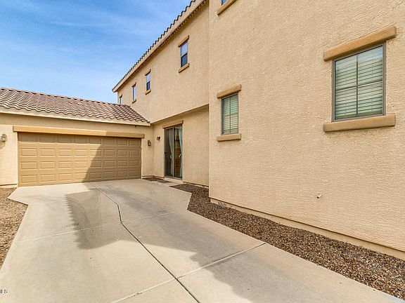 3rd image of 3334 E Oakland St