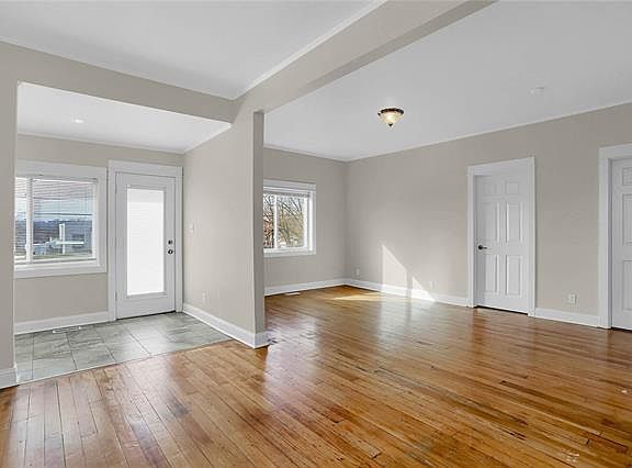 4th image of 119 Hambro Ave