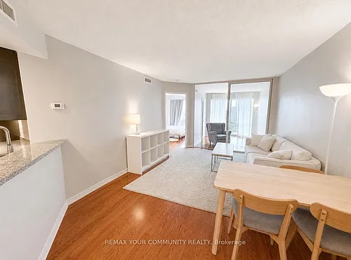 1001 Bay St #3201 Photo 1
