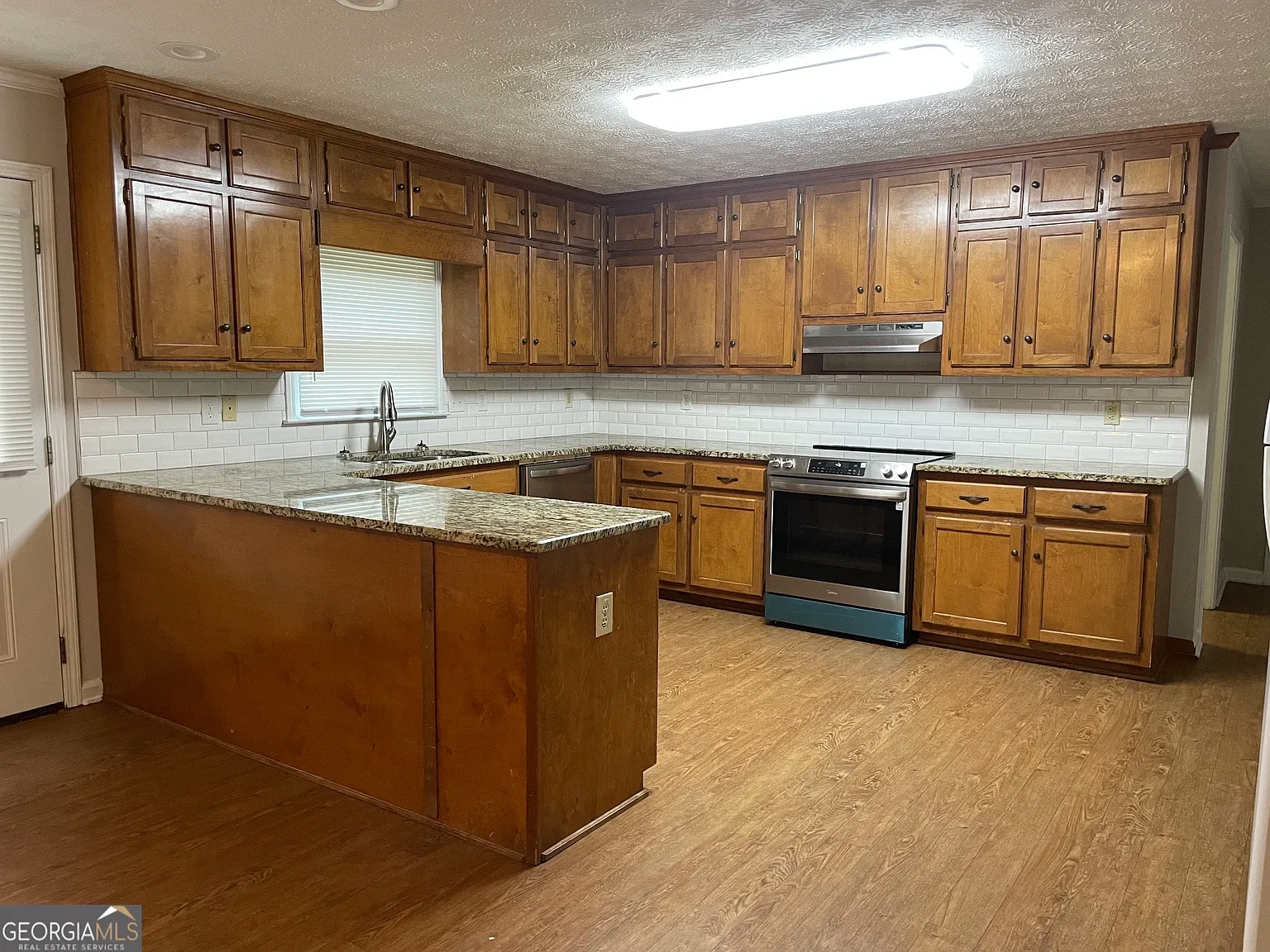 3 bed, 2.0 bath, 2225 sqft, $1,850 — Photo 4