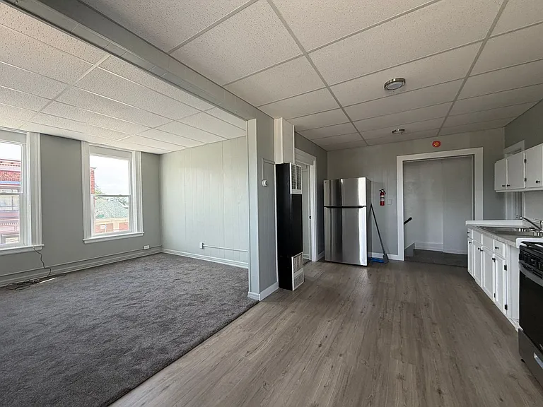 113 E Milwaukee St — Photo 10