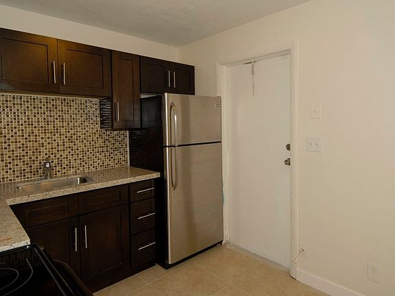 3rd image of 111 Palm Ave APT 7