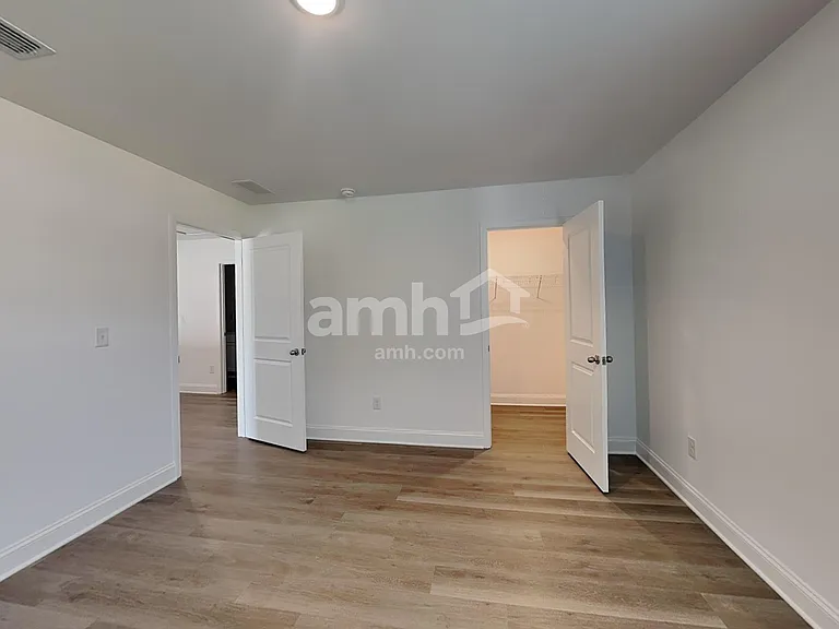 1124 Livengood Way — Photo 15