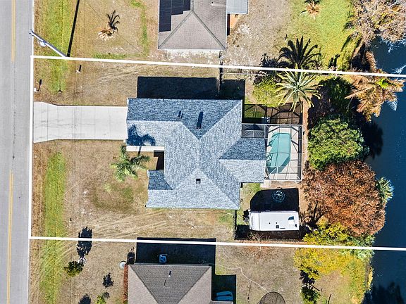 3rd image of 449 SE Glenwood Drive