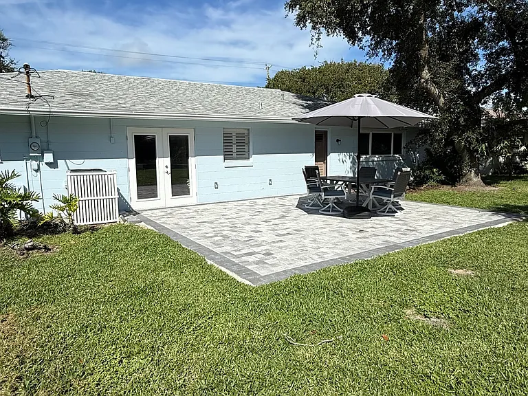 4439 Saxon Dr — Photo 22