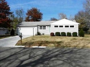 5300 SW 15th St, Topeka, KS 66604