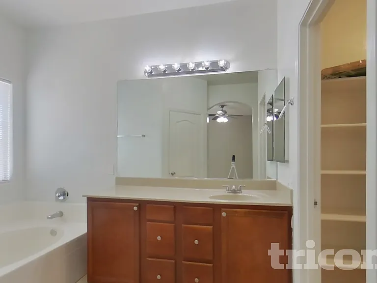504 W Beautiful Ln — Photo 10