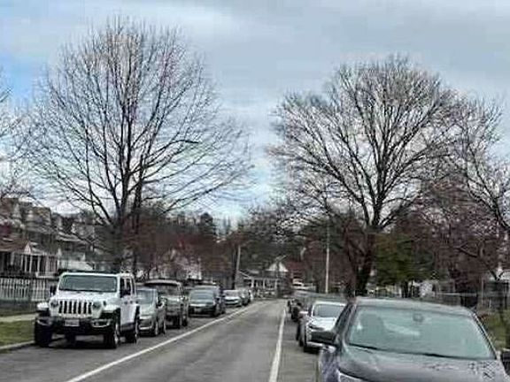 Exterior Neighborhood (street photo)