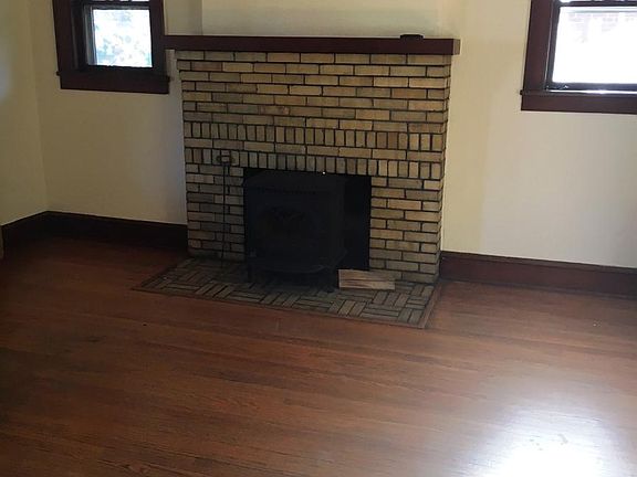 3rd image of 2105 Paige St