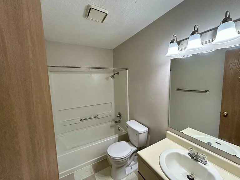 1901 E 23rd St #D-3 — Photo 6