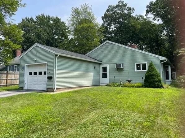 17 Nashua St, Ayer, MA 01432