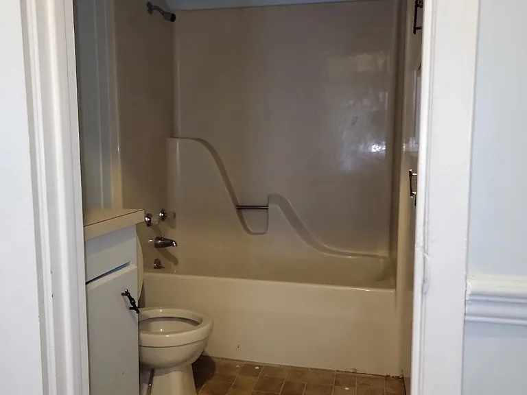 127 W 2nd Ave #A — Photo 4
