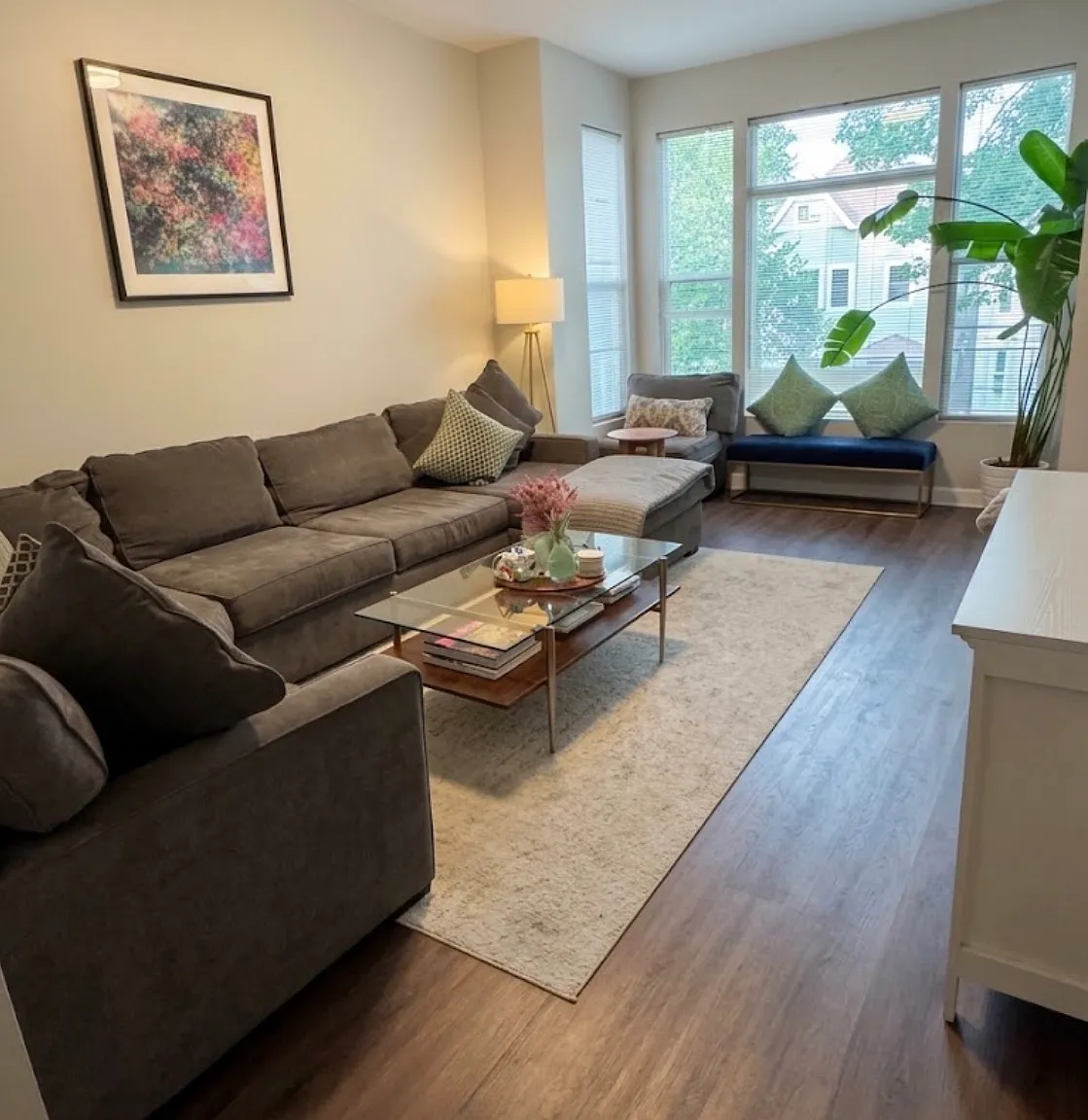 3 bed, 1100 sqft, $2,400 — Photo 3