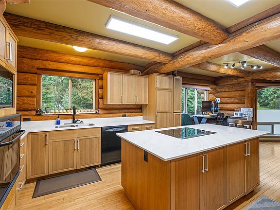 4th image of 2948 Jameson Rd