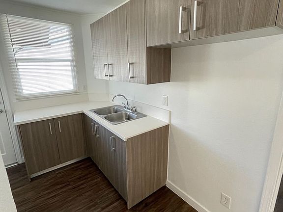 4th image of 1561-1569 N Serrano Ave #1561-1/2