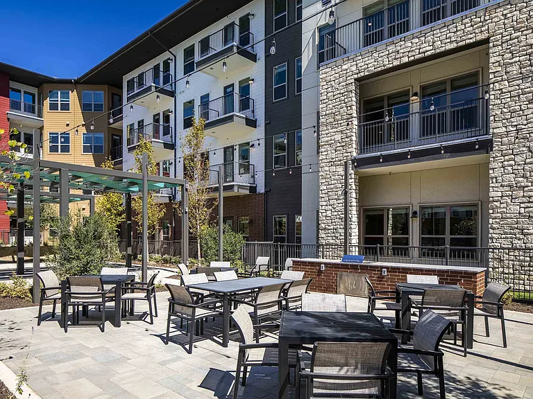 Outdoor chef's kitchen and grills