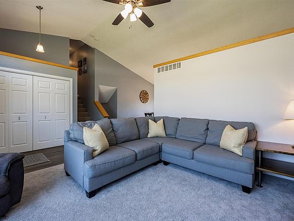 4th image of 15 Pinehurst Ct