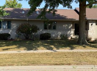 700 Seminole Dr, Freeport, IL 61032