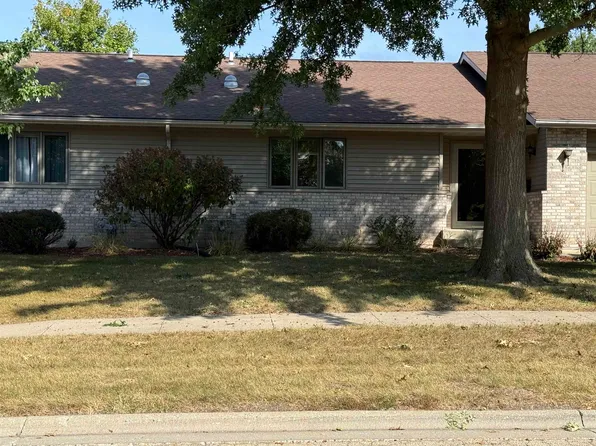 700 Seminole Dr, Freeport, IL 61032