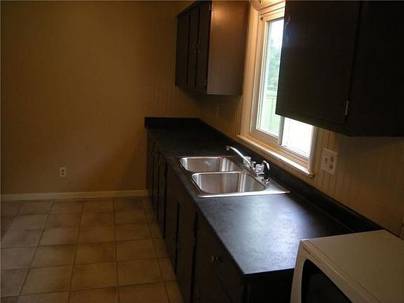 5th image of 34 Landau Dr