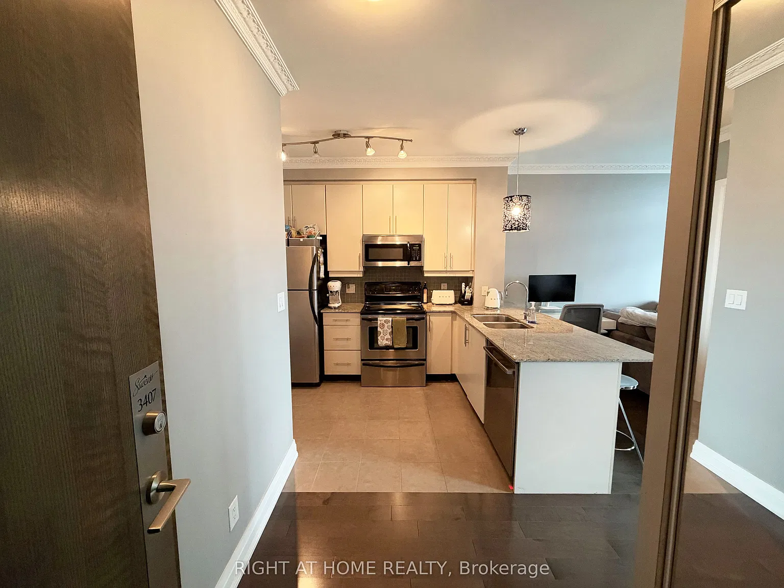 1 bed, $2,400 — Photo 2