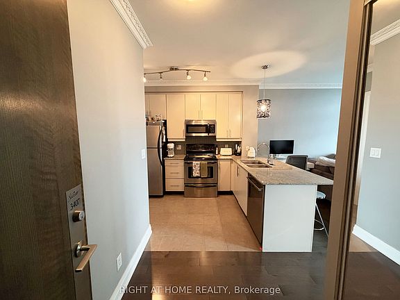 2nd image of 16 Harbour St #3407