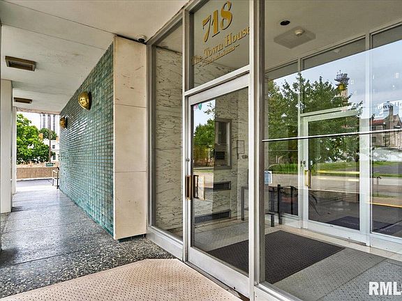 3rd image of 718 S 7th St APT 207